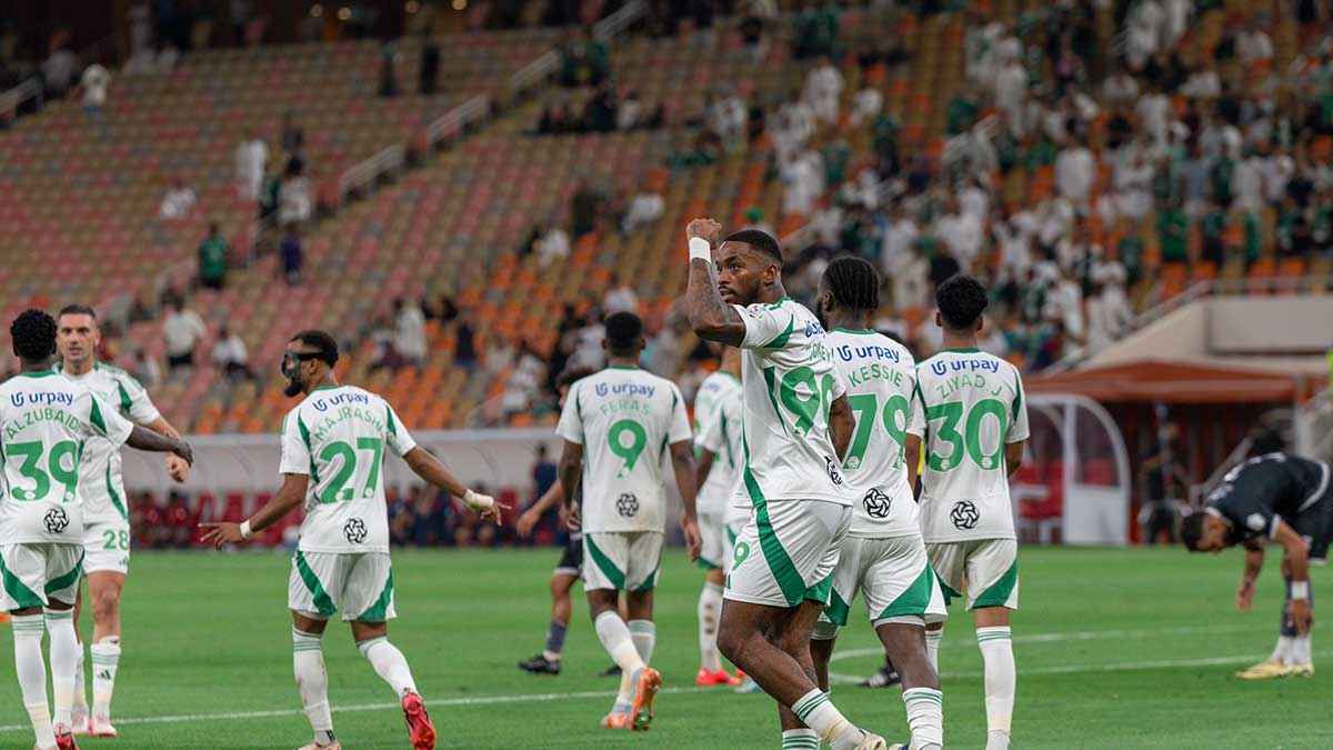 بعد أنباء إصابته المزمنة.. سبب استبعاد محترف الأهلي السعودي من مباراة القادسية