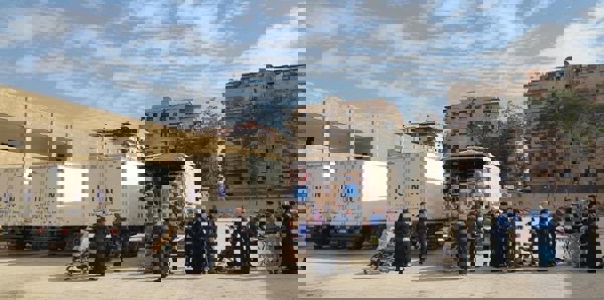 الأمم المتحدة تسقط مساعدات غذائية على "دير الزور" السوريّة