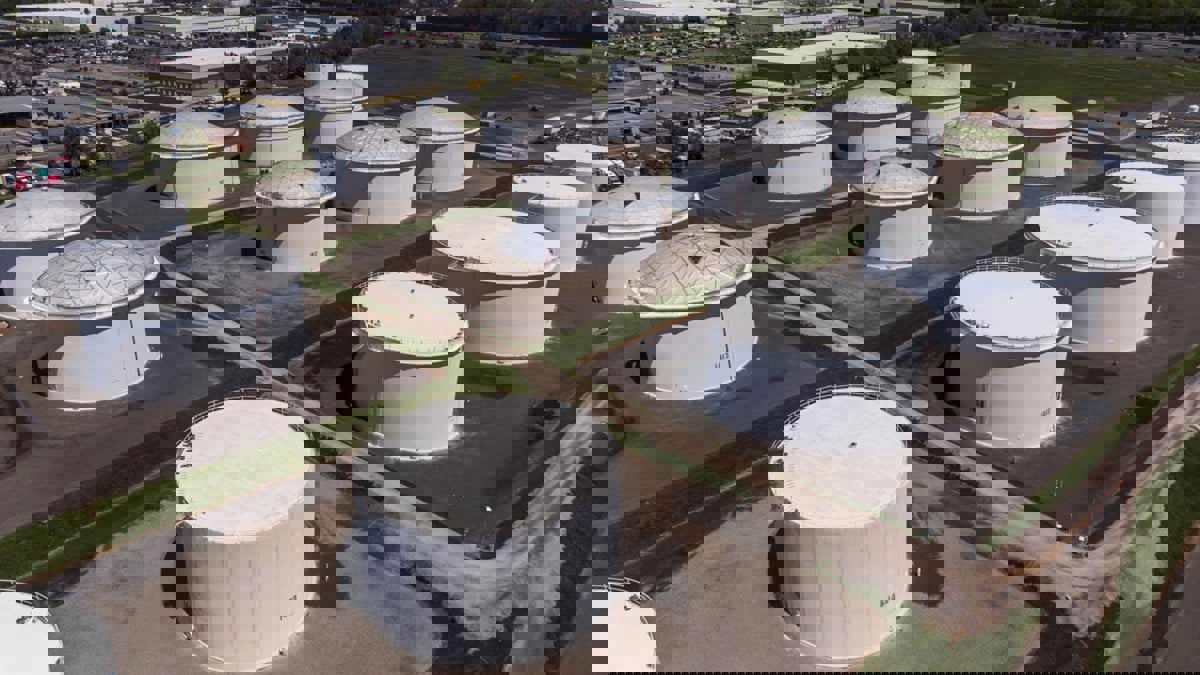 أمريكا تبيع 45 مليون برميل من الاحتياطي البترولي