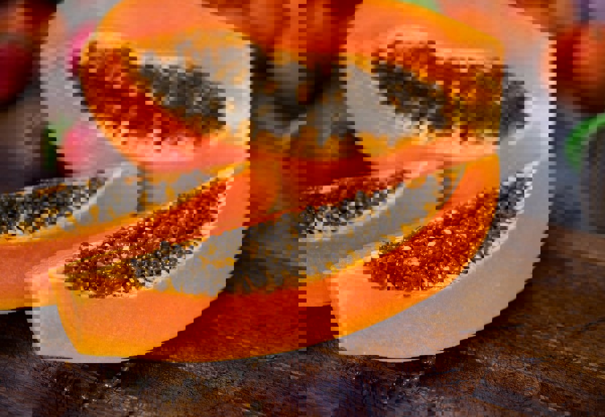 مزارع ينجح بزراعة فاكهة "البابايا" الاستوائية في العراق