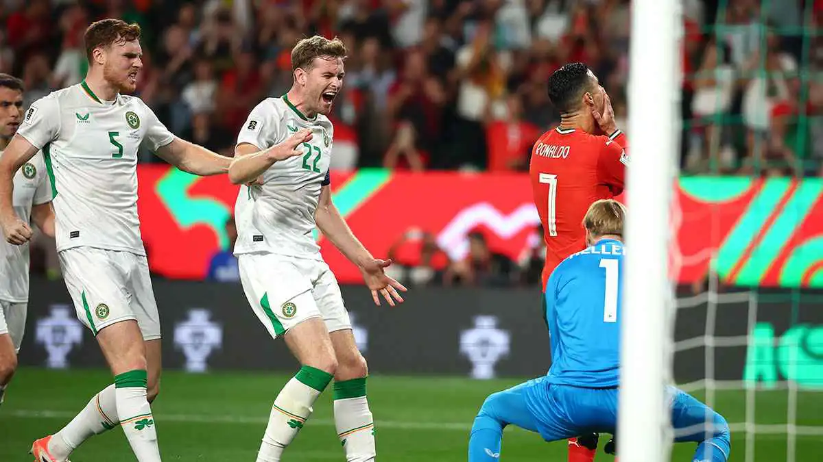 بدأ مسيرته كمهاجم.. من هو حارس أيرلندا الذي أحرج كريستيانو رونالدو؟