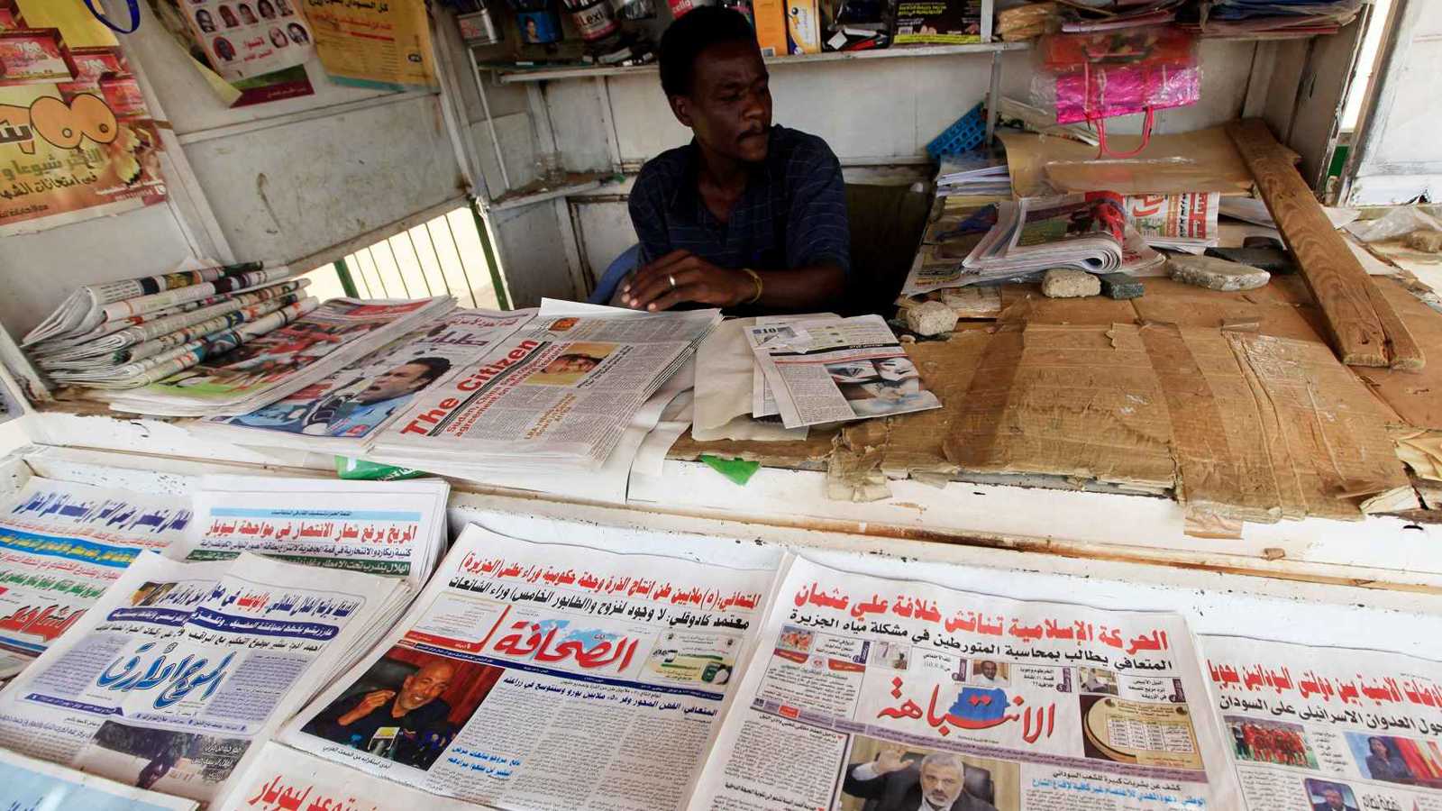 "عسكرة الإعلام".. شهادات صادمة تكشف انتهاكات قوات بورتسودان بحق الصحفيين