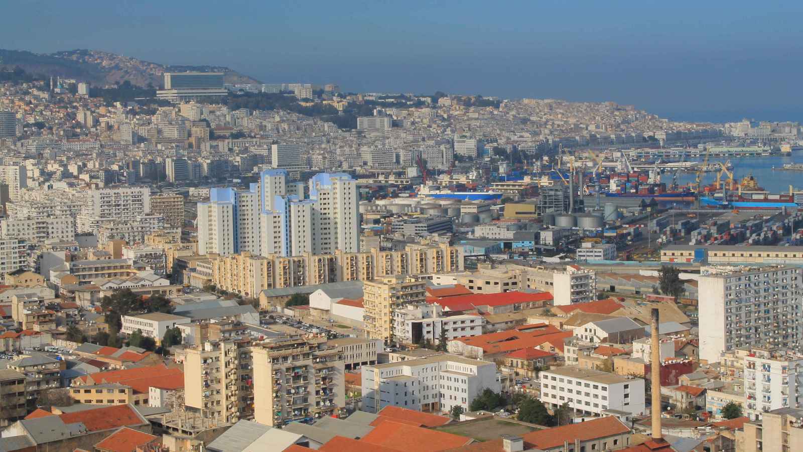 الجزائر.. تخريب مدرسة للموسيقى يعيد "العشرية السوداء" للأذهان (فيديو)