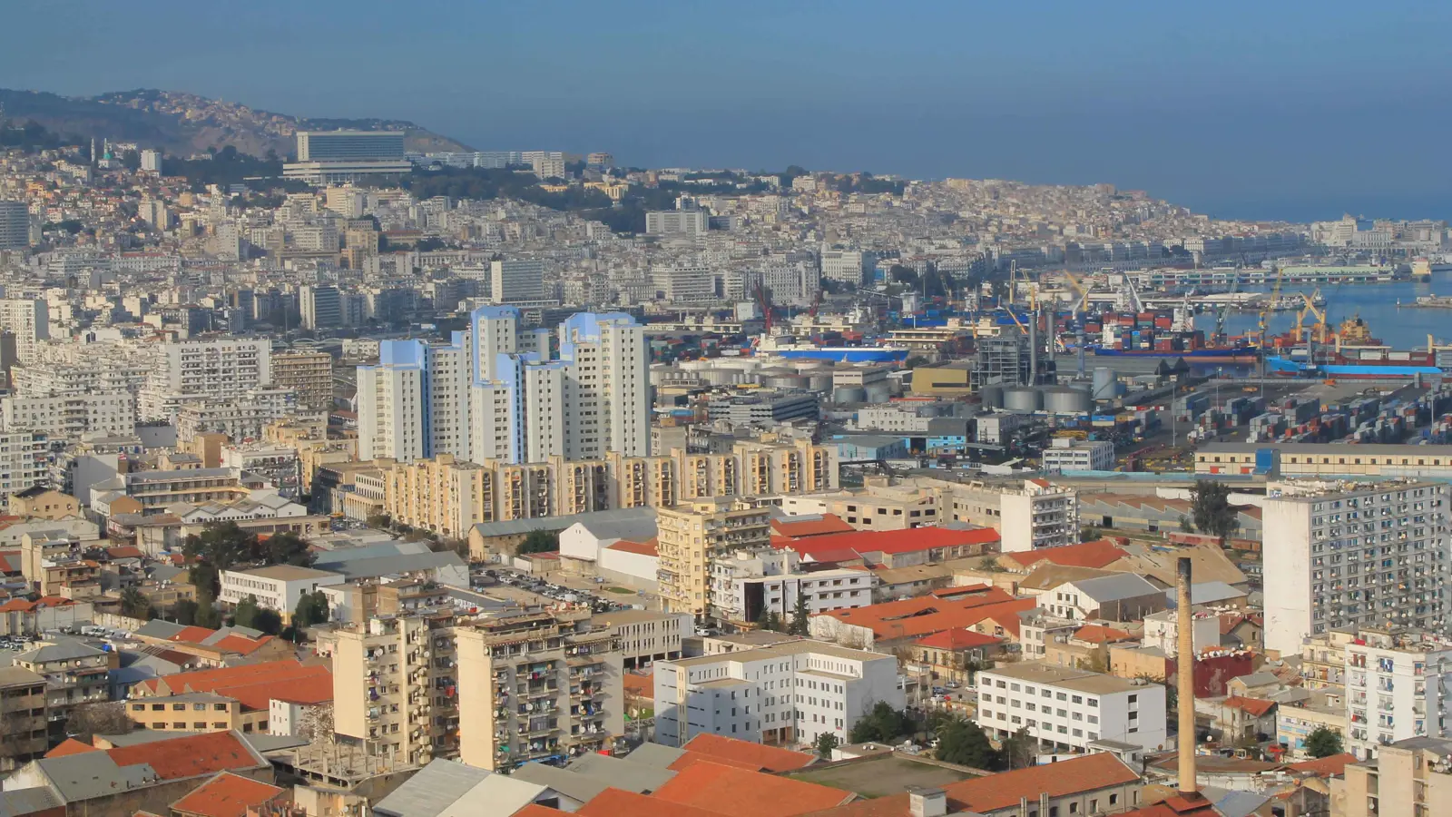 الجزائر.. تخريب مدرسة للموسيقى يعيد "العشرية السوداء" للأذهان (فيديو)