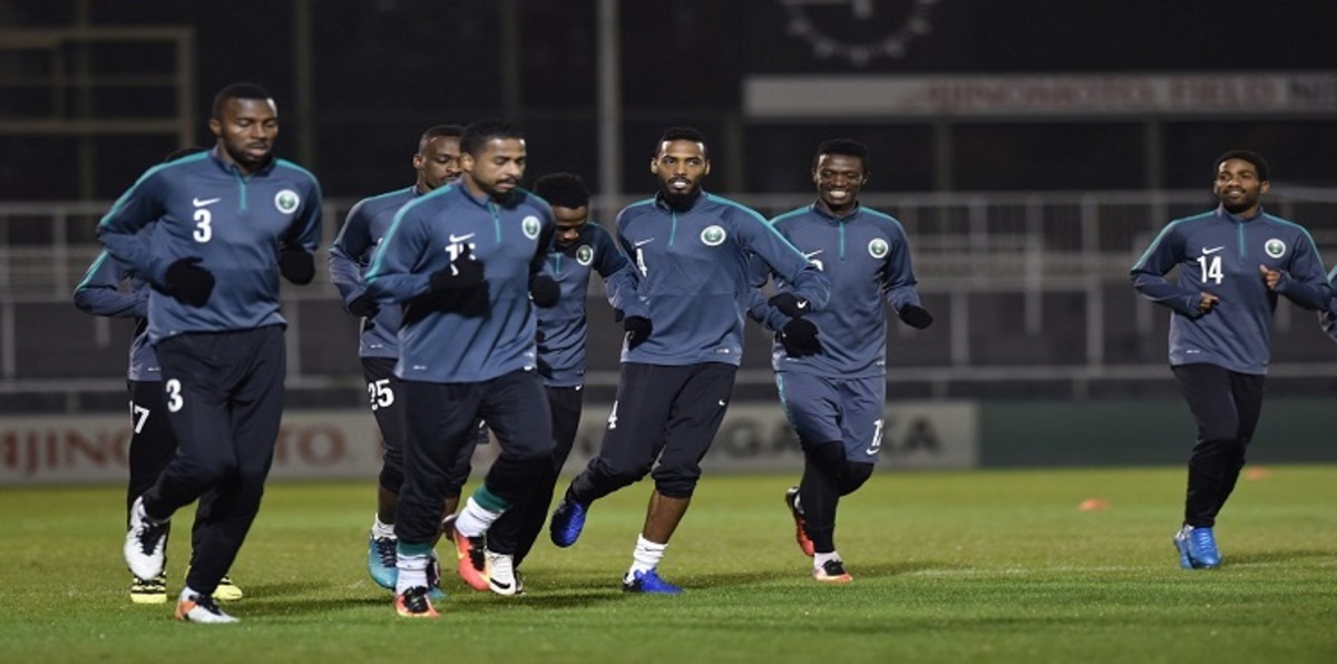 دفاع المنتخب السعودي يقلق لاعبي اليابان