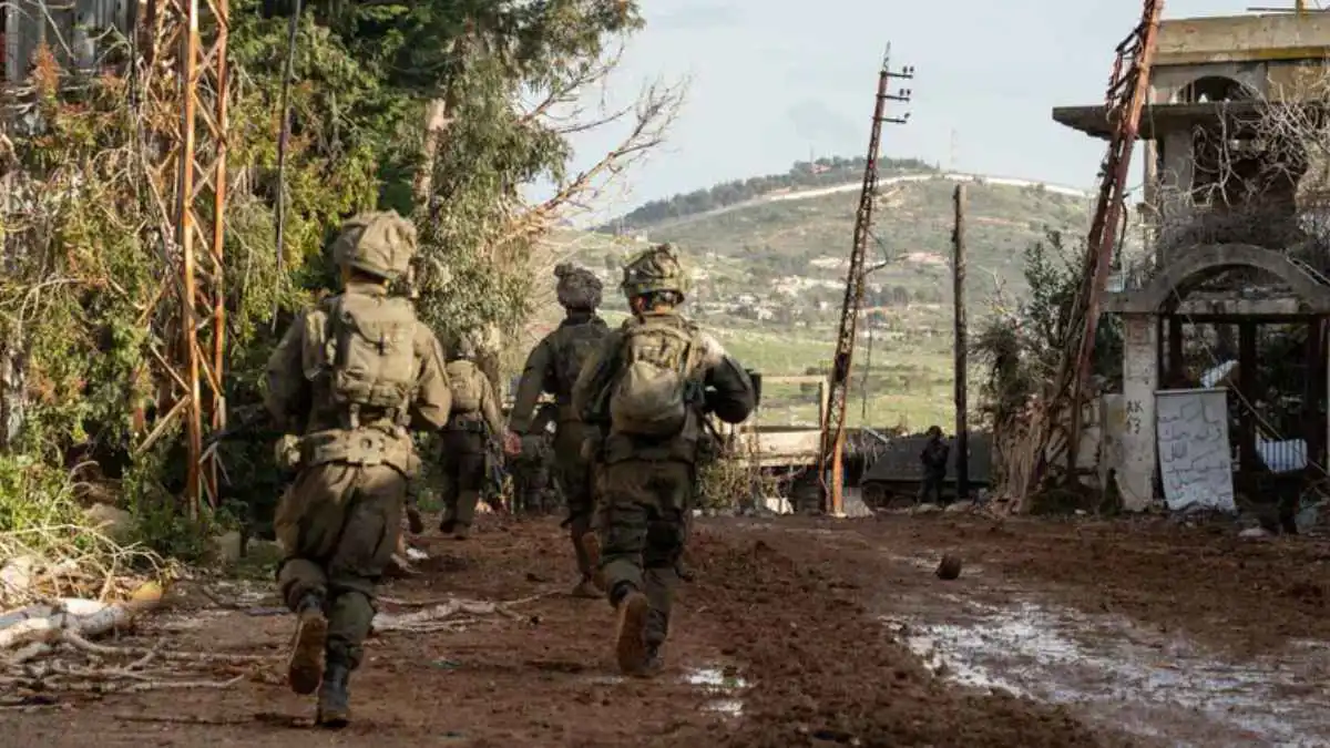 إسرائيل تعلن استسلام 3 عناصر من حزب الله في بنت جبيل