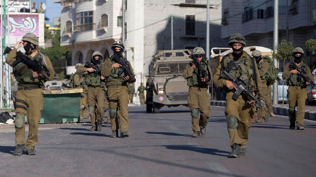 إسرائيل تطوق الضفة الغربية وغزة و"غليك" يقتحم الأقصى