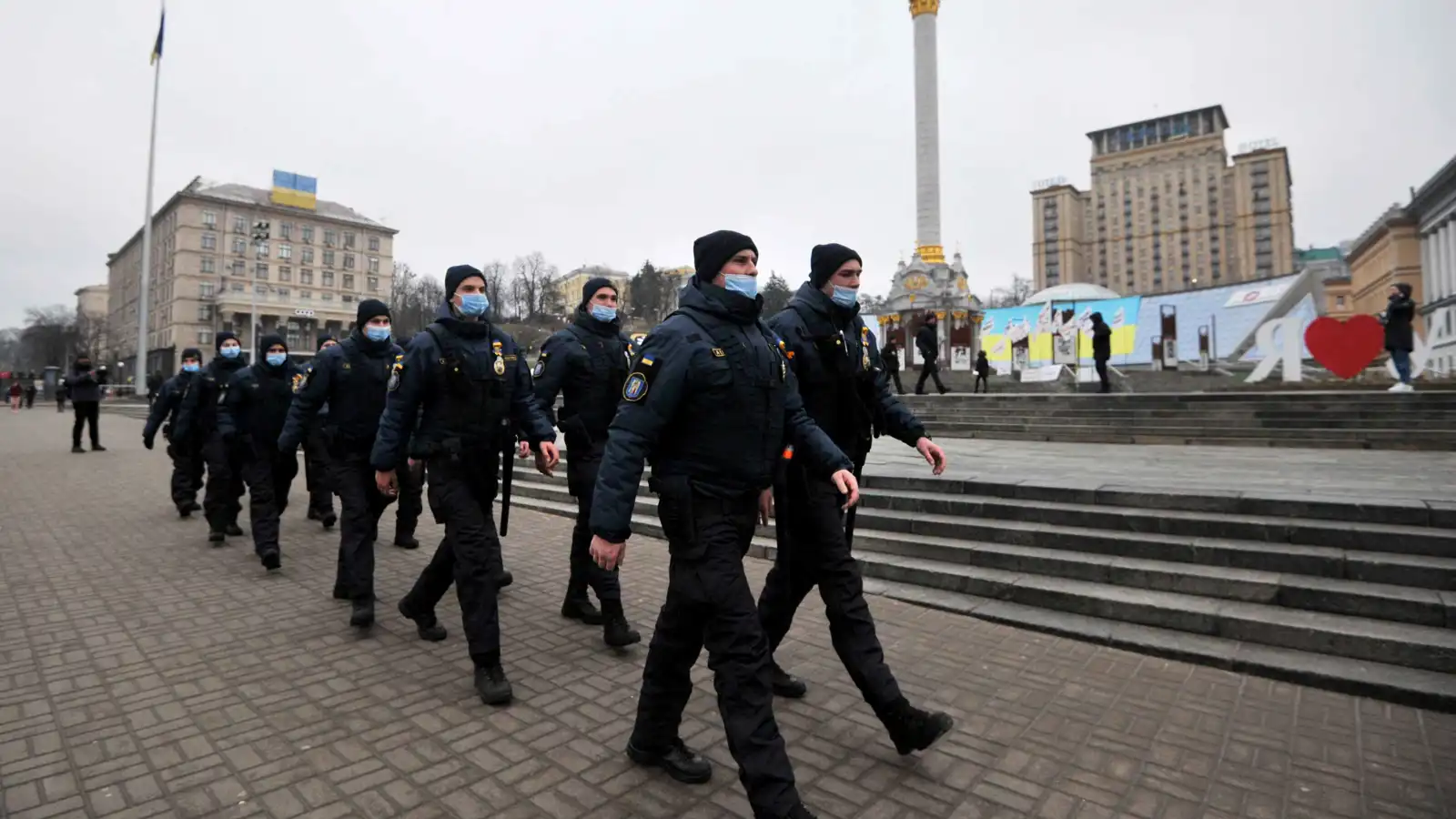 بينهم نائب ومسؤول حكومي.. 6 متهمين باختلاس أموال مخصصة للجيش الأوكراني