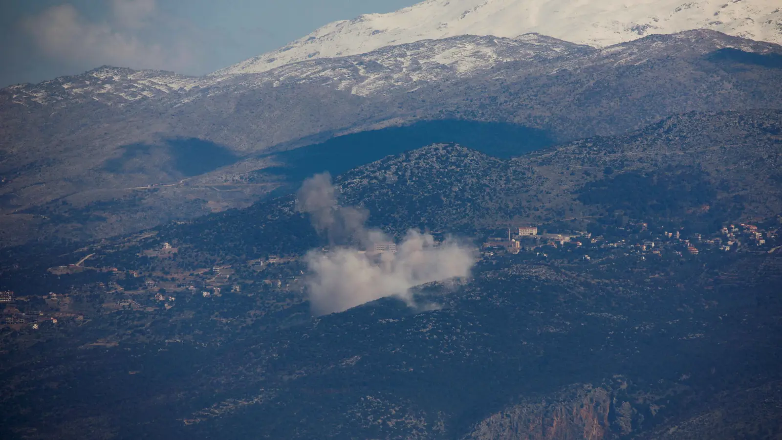 الجيش الإسرائيلي يغتال قياديا بحزب الله في جنوب لبنان