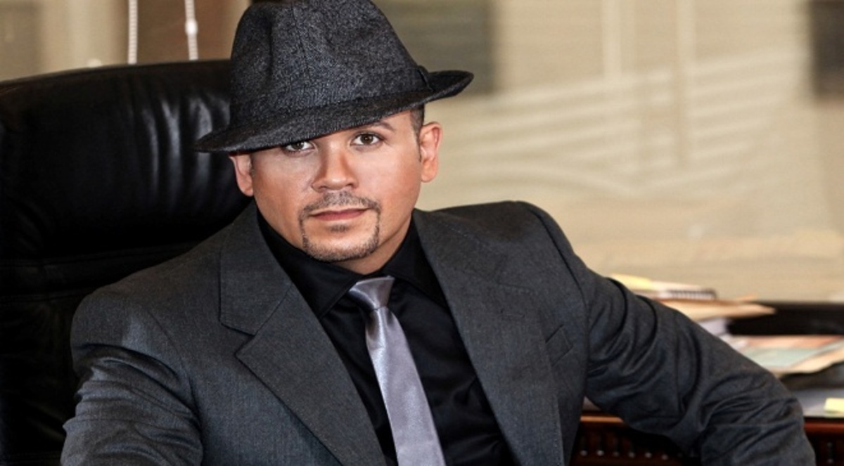 هشام عباس: أتمنى الغناء بالروسية من أجل بوتين‎