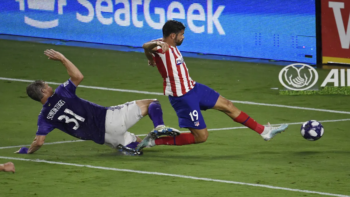 بوجود إبراهيموفيتش وشفاينشتايغر.. أتلتيكو مدريد يهزم نجوم الدوري الأمريكي (فيديو)