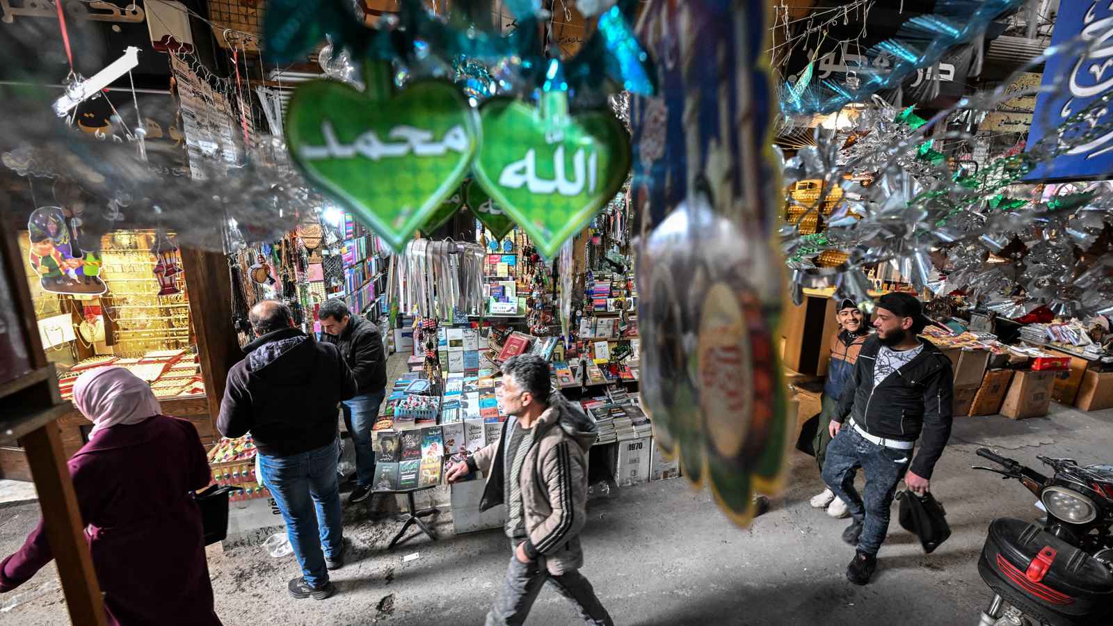 "هدية رمضان".. الشرع يأمر بصرف راتب إضافي