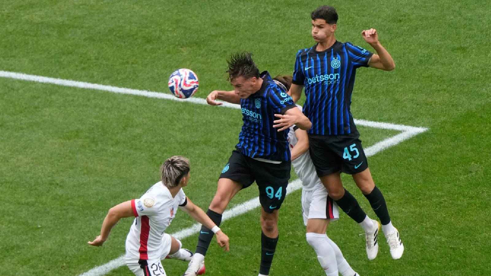 إنتر ميلان يقلب الطاولة على أوراوا ريدز بفوز قاتل (فيديو)