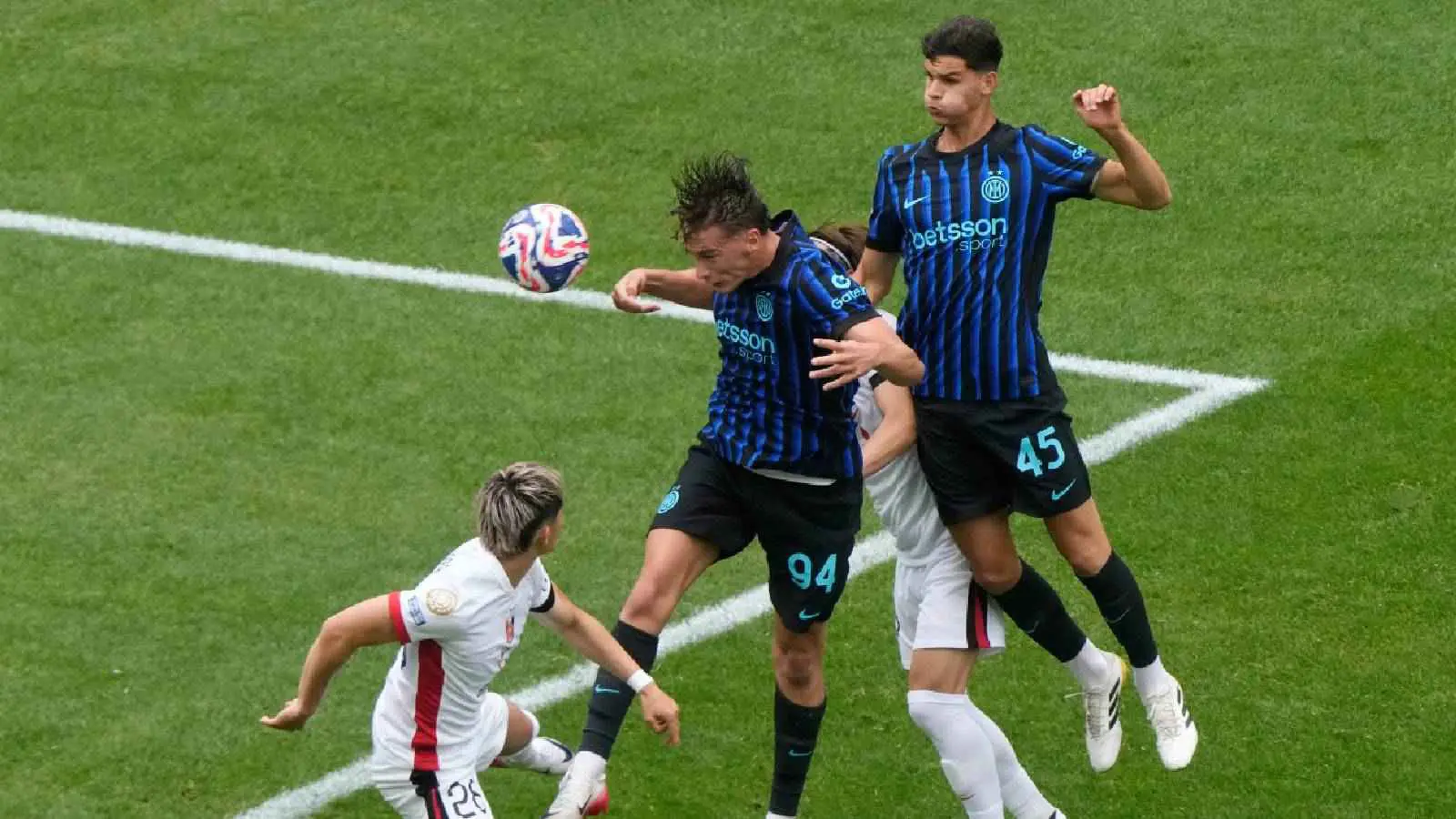 إنتر ميلان يقلب الطاولة على أوراوا ريدز بفوز قاتل (فيديو)