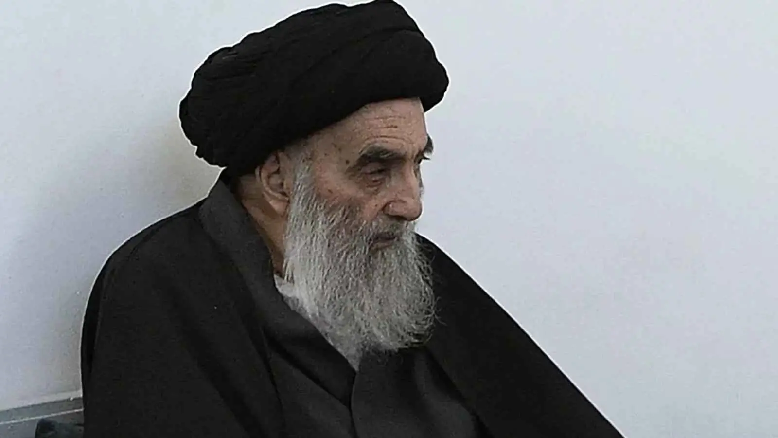 "صوت مؤثر في السلام بالمنطقة".. واشنطن تعلق على الإساءة للسيستاني