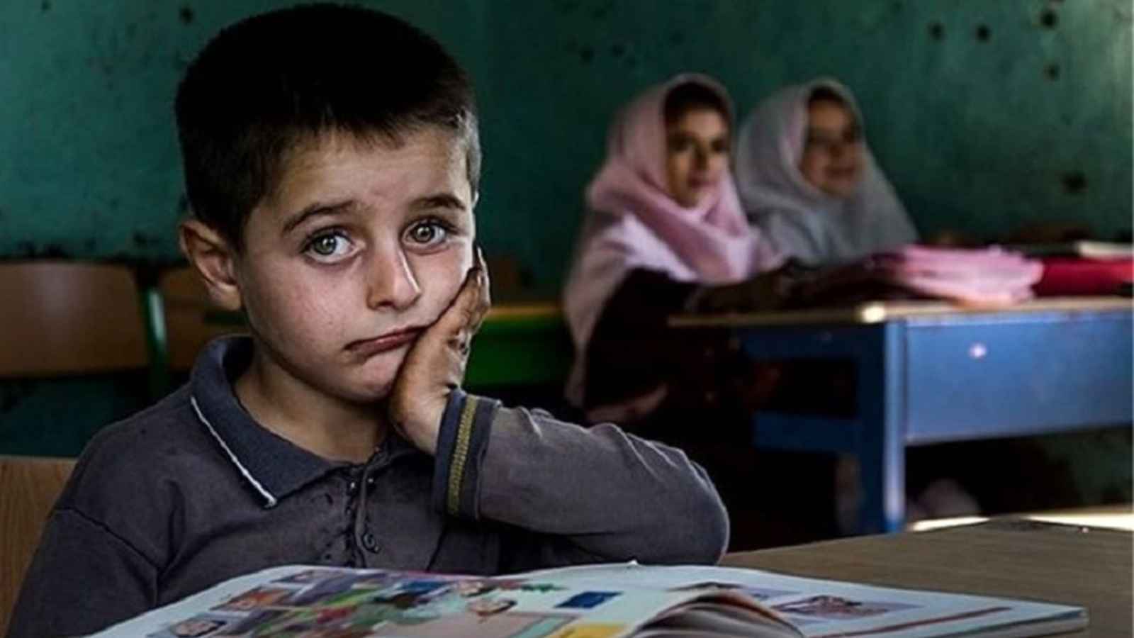 مع وجود 18 مليون أمي.. نحو مليون طالب تركوا الدراسة في إيران