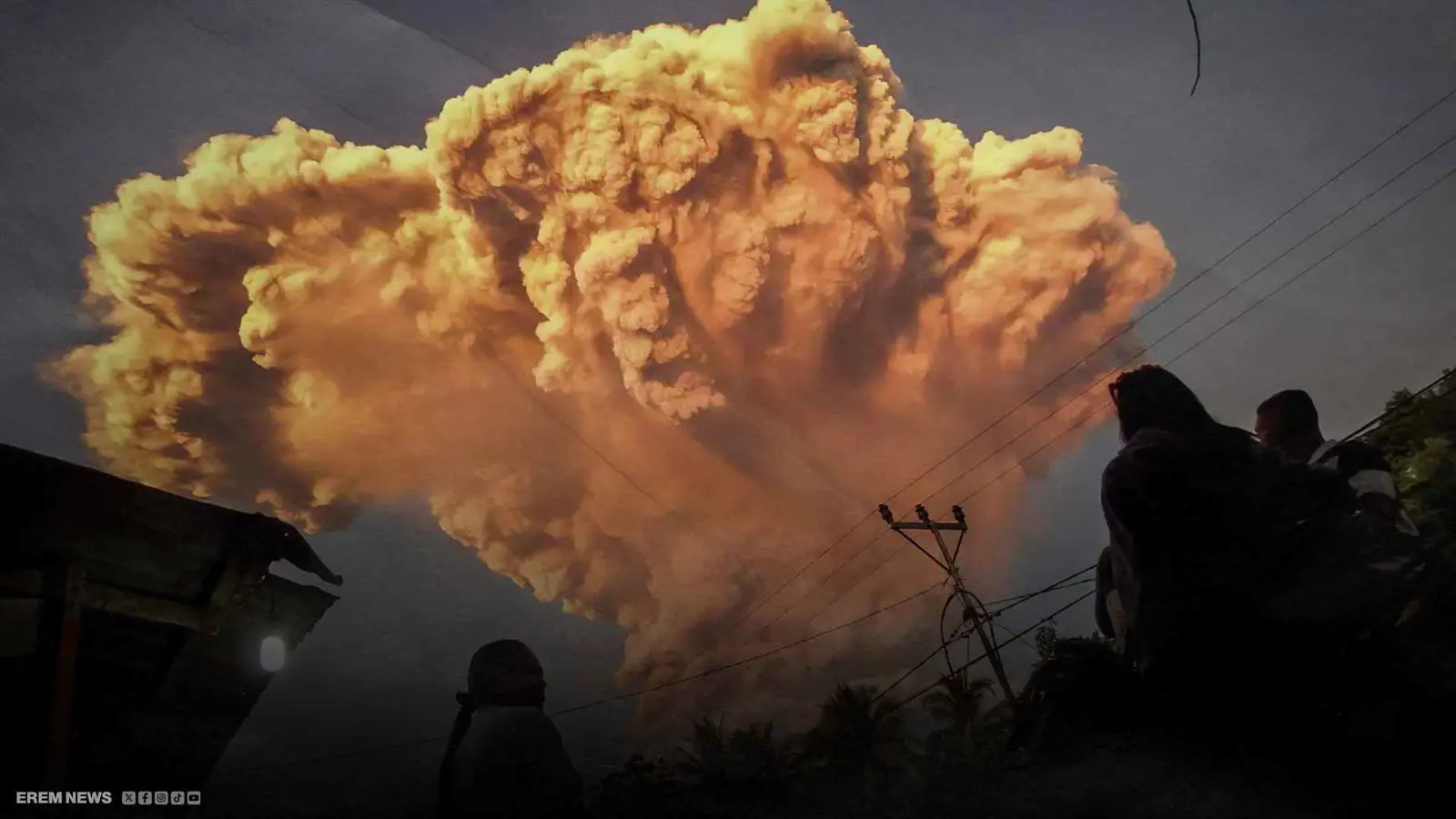 بركان جزيرة فلوريس يشل حركة الطيران ويُرعب السياح في بالي