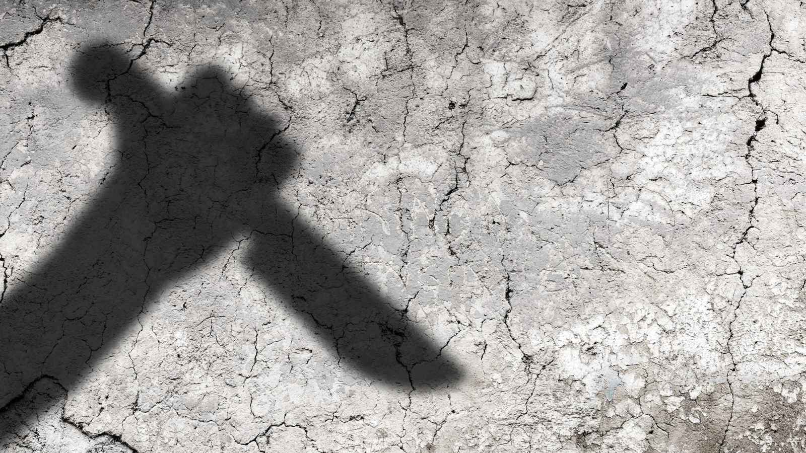 مصر.. أنهى حياة صديقه بسبب خلاف على جمع "العلب المعدنية"