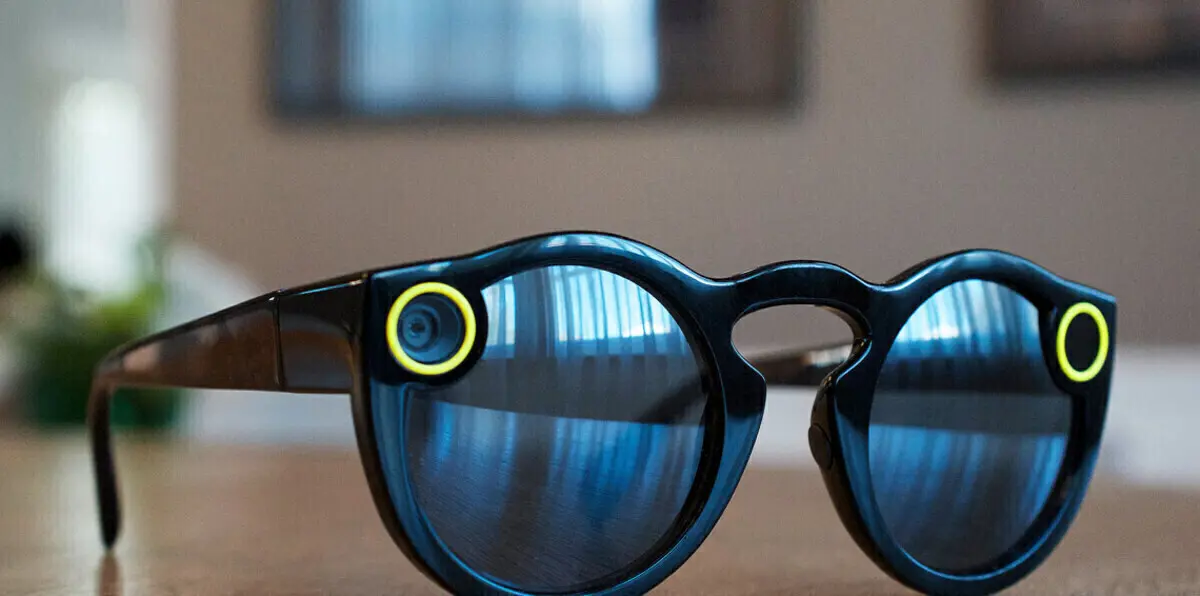 محكمة أردنية تغرّم طالبًا لمحاولته الغش باستخدام نظارة "سناب شات"