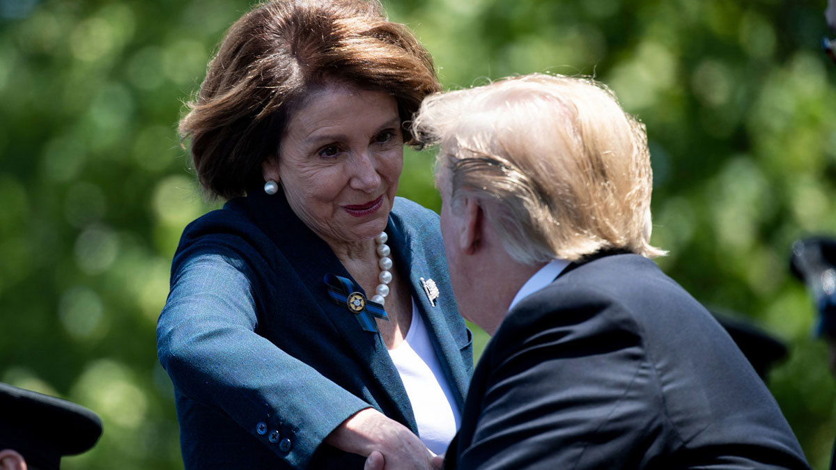 تبادل الإهانات بين بيلوسي وترامب في ظلّ حديث عن إجراءات عزله