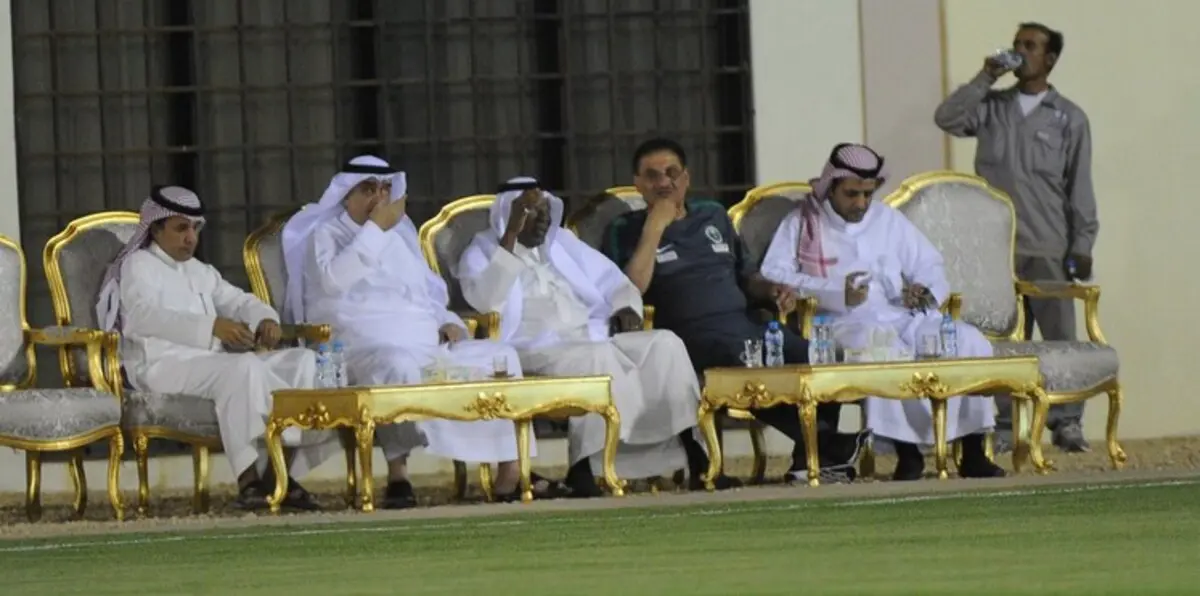 شاهد عزاء والدة وليد عبدالله بمعسكر السعودية (فيديو)