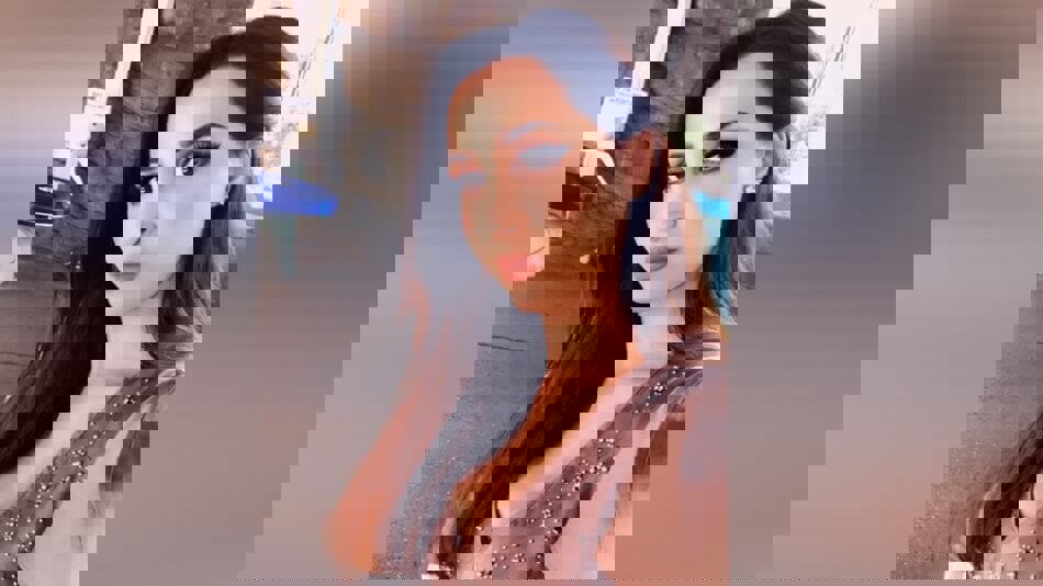 هند القحطاني تدعو متابعة لزيارة مسقط رأسها لتجربة "حياة النساء"