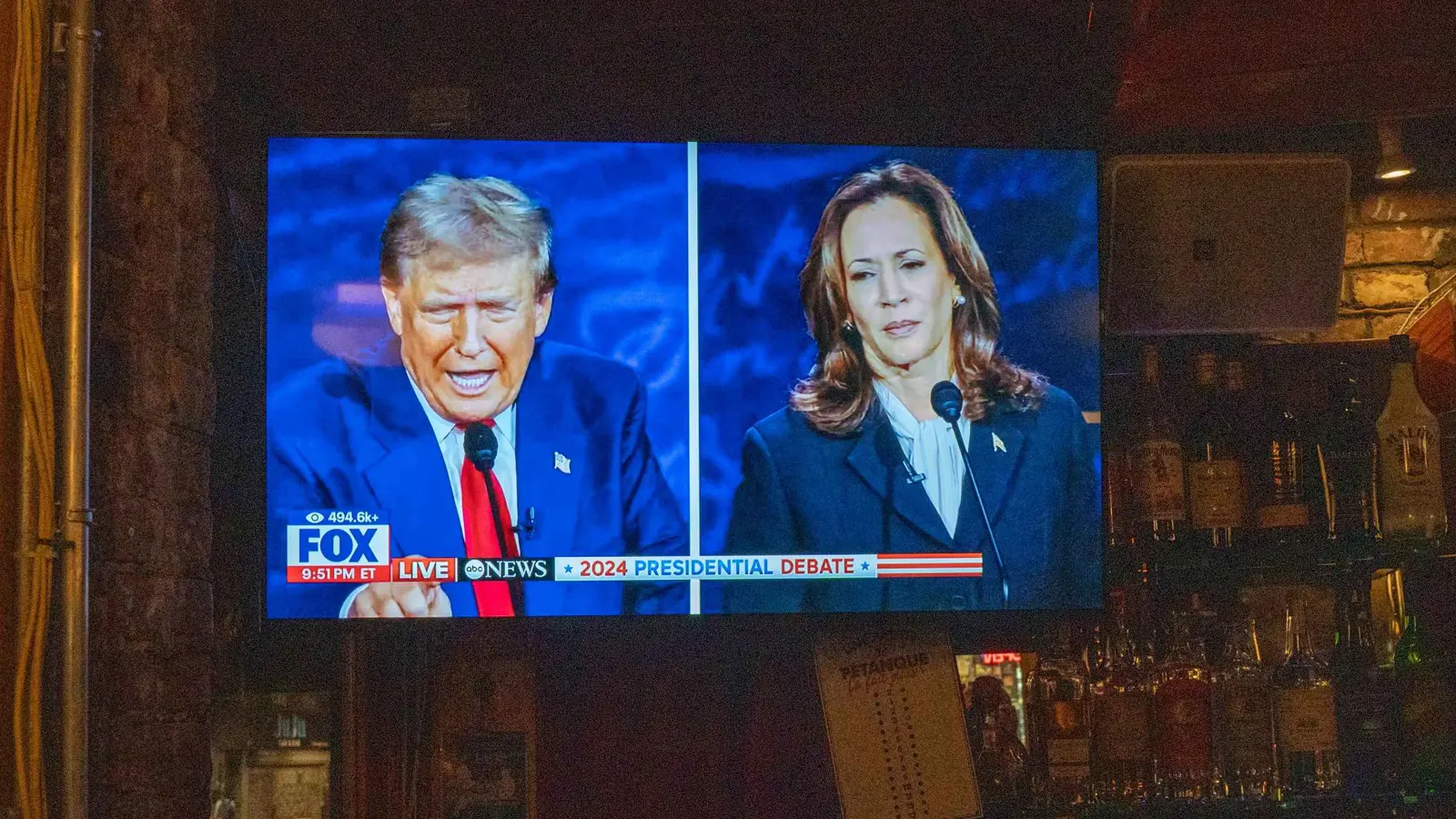 في أحدث استطلاع.. هاريس لا تزال "متقدمة" على ترامب