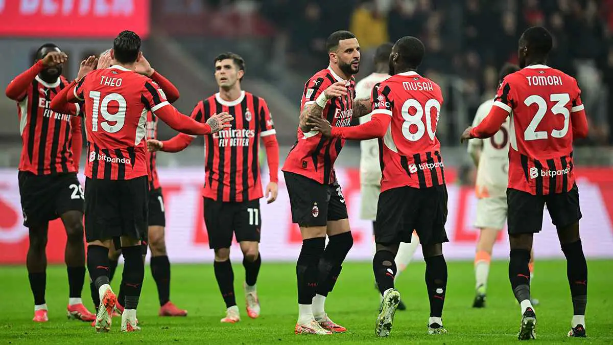 ميلان يقصي روما من كأس إيطاليا بفوز بثلاثية (فيديو)