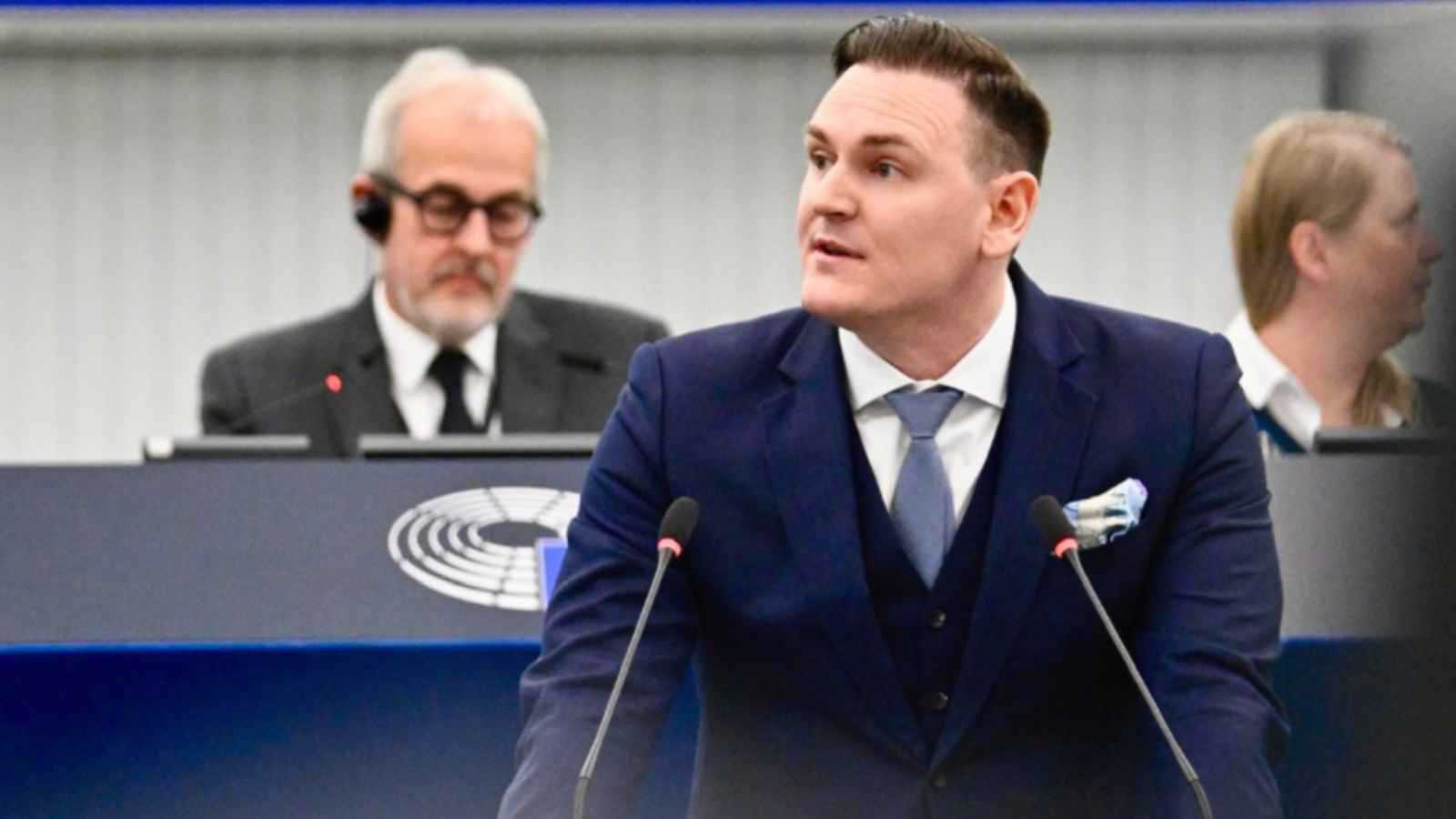 برلماني أوروبي لـ "إرم نيوز": التدخل الإسرائيلي في سوريا يستهدف تفكيك الدولة