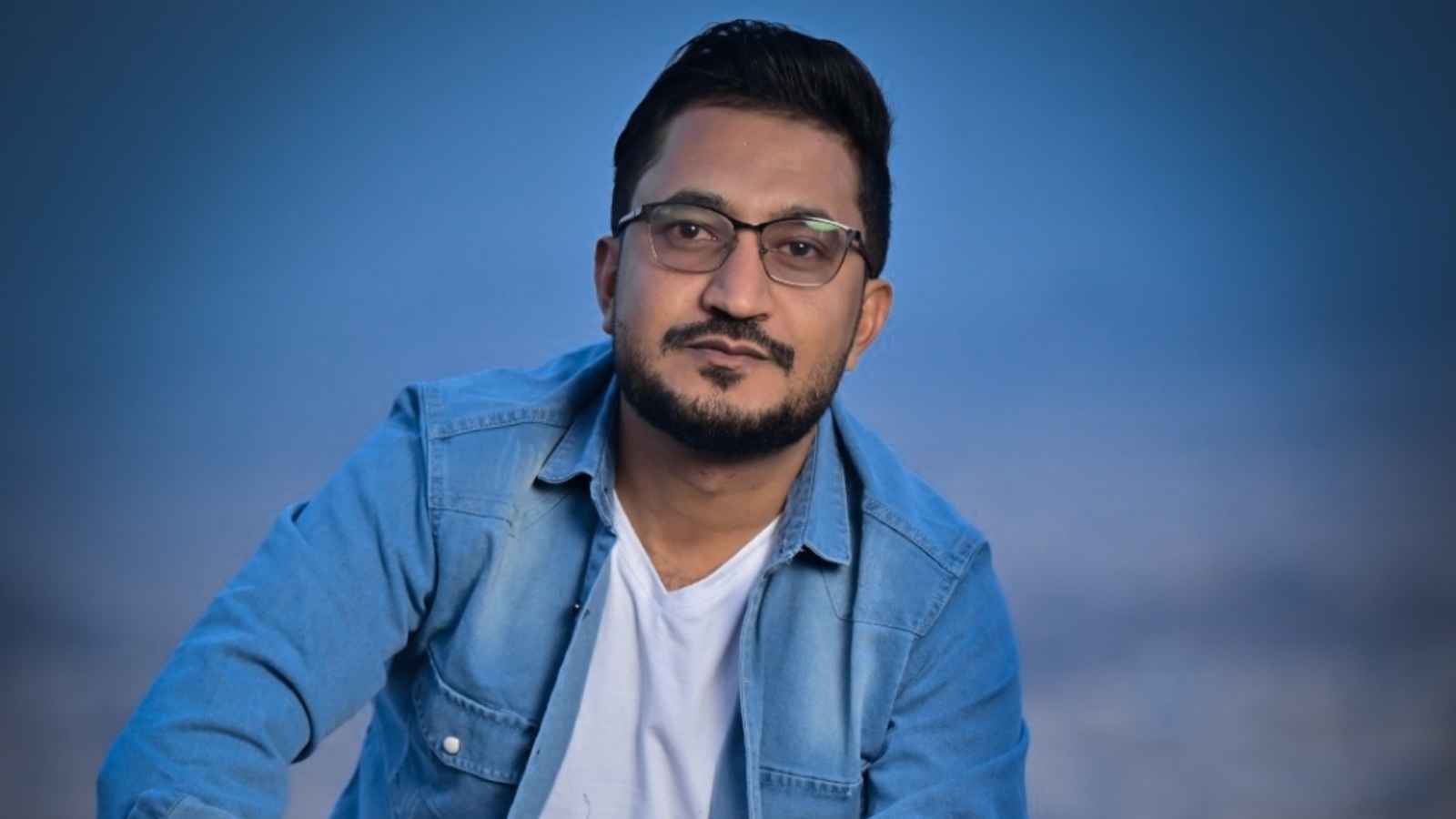 بعد تهديدات الحوثيين.. الغموض يكتنف مصير الصحفي أحمد عوضة