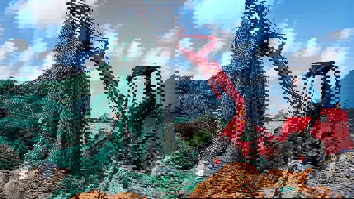 "بي إم دبليو" تعيد تدوير شباك الصيد التالفة لصناعة سياراتها الكهربائية