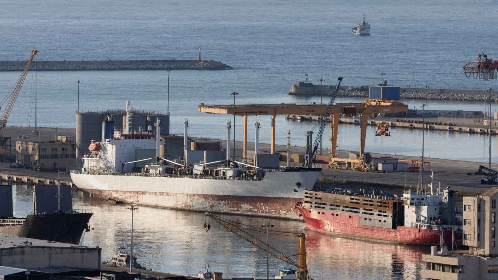 أول إمداد مباشر.. روسيا تنقل وقودًا لسوريا على ناقلة خاضعة للعقوبات