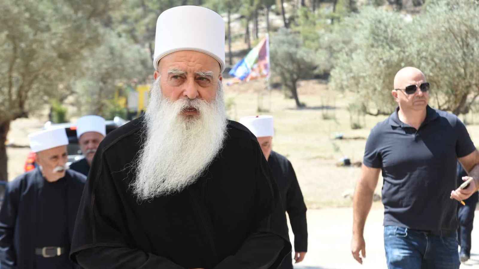 لا نتدخل بشؤون سوريا.. زعيم دروز إسرائيل يرد على وليد جنبلاط