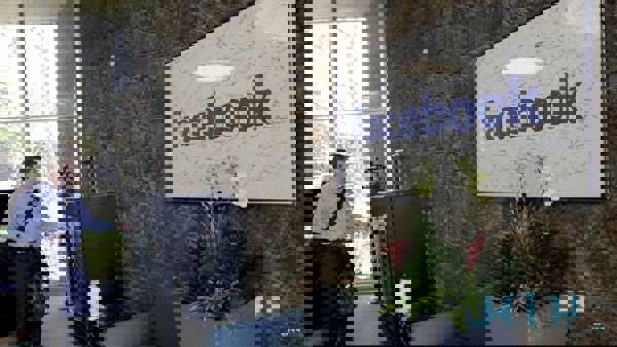 ماذا يعني توظيف فيسبوك صحافيين لصناعة الإعلام؟