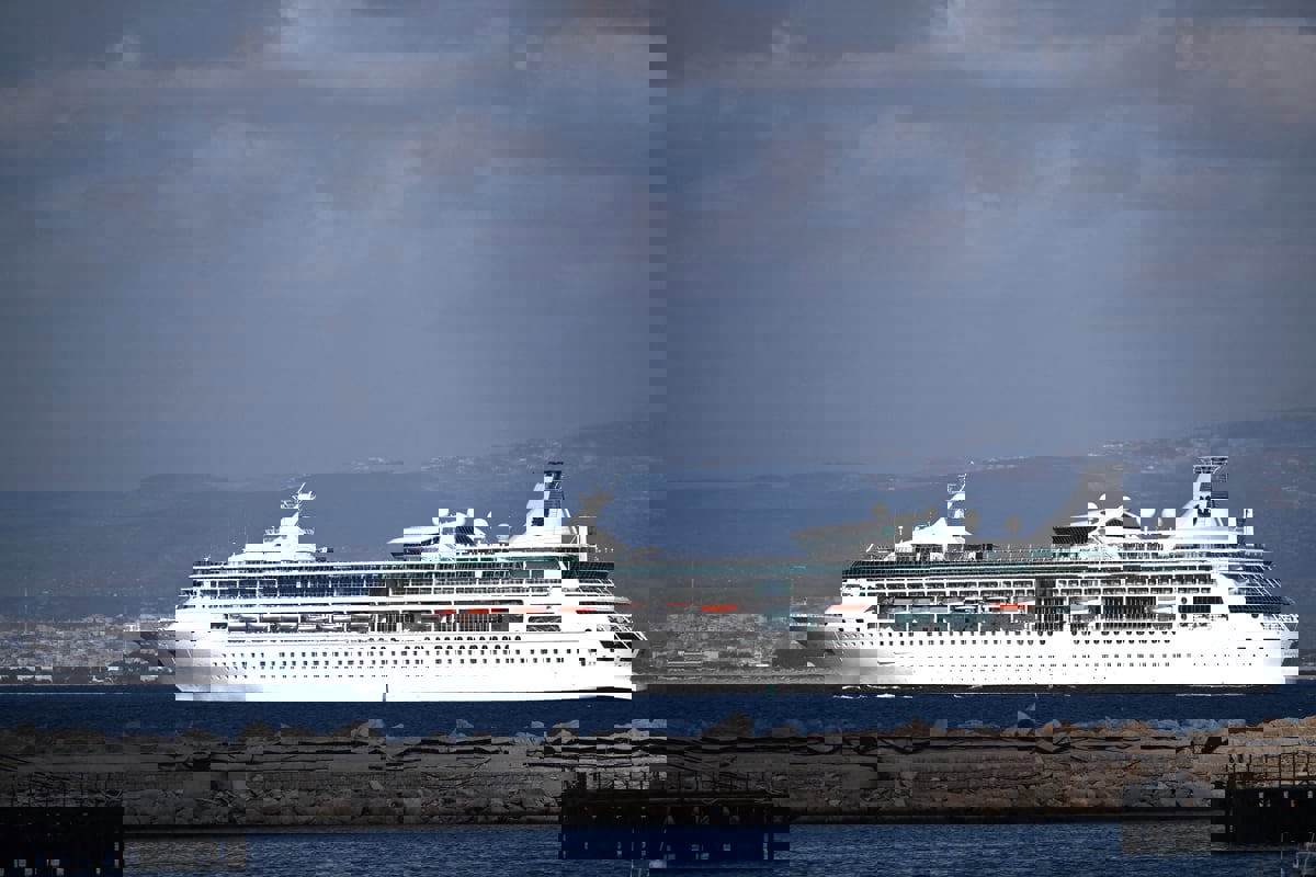  وصول أول دفعة من الأمريكيين الذين غادروا إسرائيل إلى قبرص