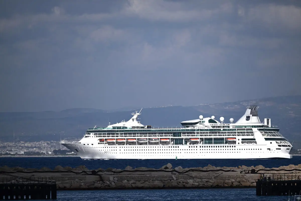  وصول أول دفعة من الأمريكيين الذين غادروا إسرائيل إلى قبرص