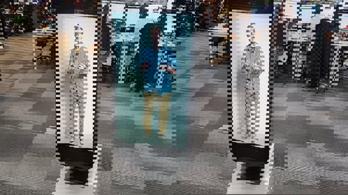 "بروتو أم".. جهاز هولوغرام ينقلك افتراضيا حول العالم بمشاهد حية 