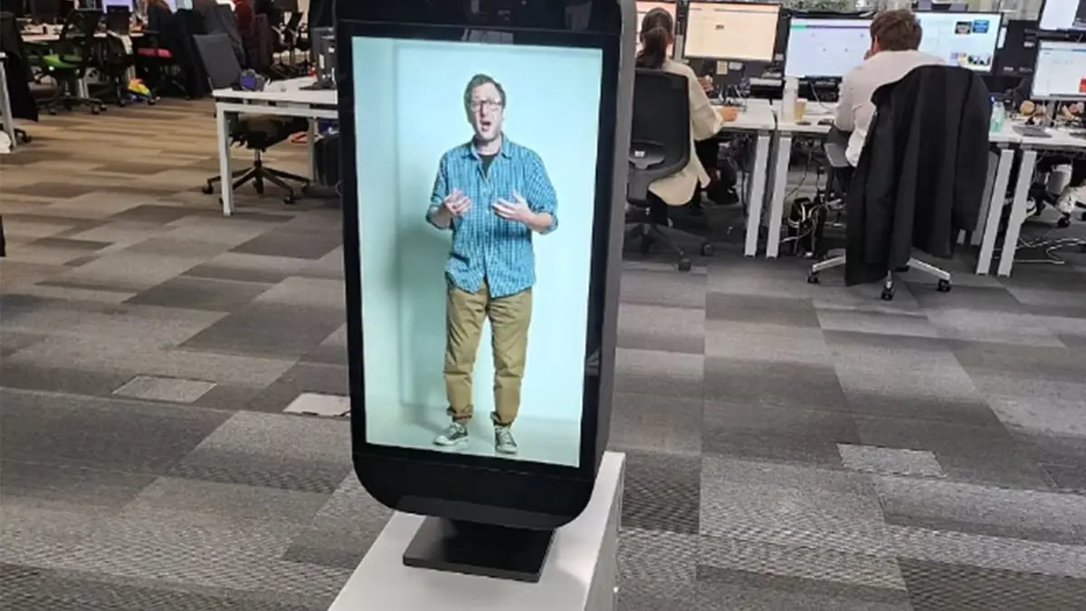 "بروتو أم".. جهاز هولوغرام ينقلك افتراضيا حول العالم بمشاهد حية 