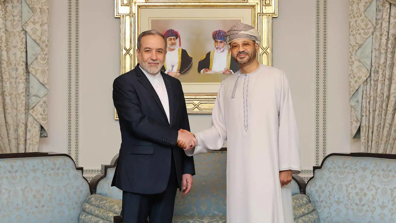 تتبعت مسار رحلة لاريجاني.. صحيفة عبرية تكشف موقع خامنئي