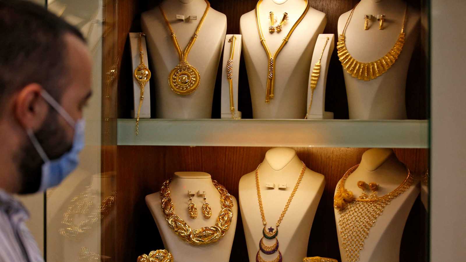 الذهب يتراجع بعد تخطيه 4600 دولار