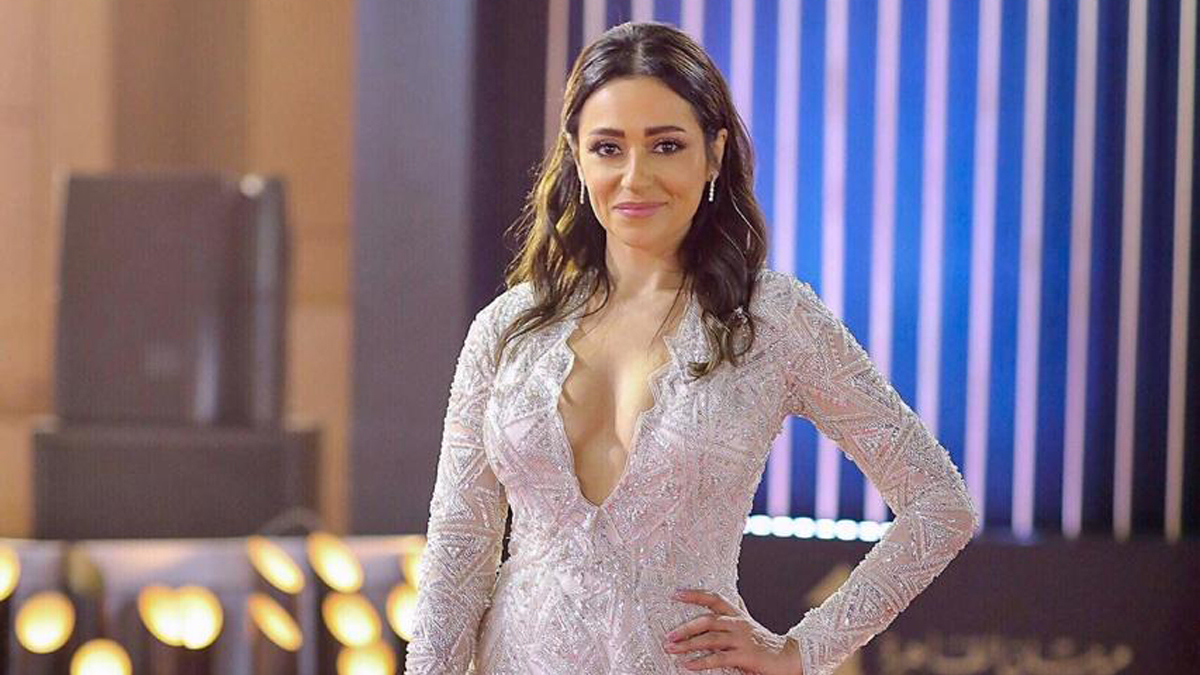 مريم حسن تثير ضجة بفستان مكشوف في مهرجان القاهرة 