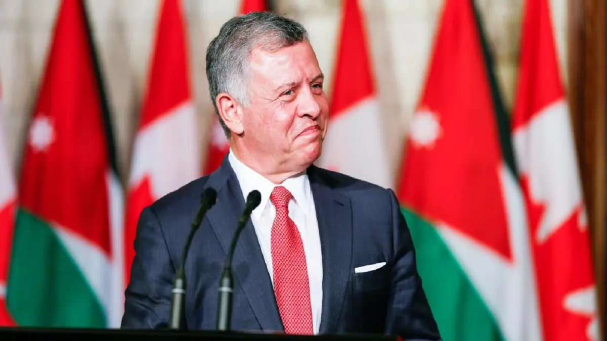 مباراة سوريا والأردن.. الملك عبدالله يتابع اللقاء مع عامل (صور)