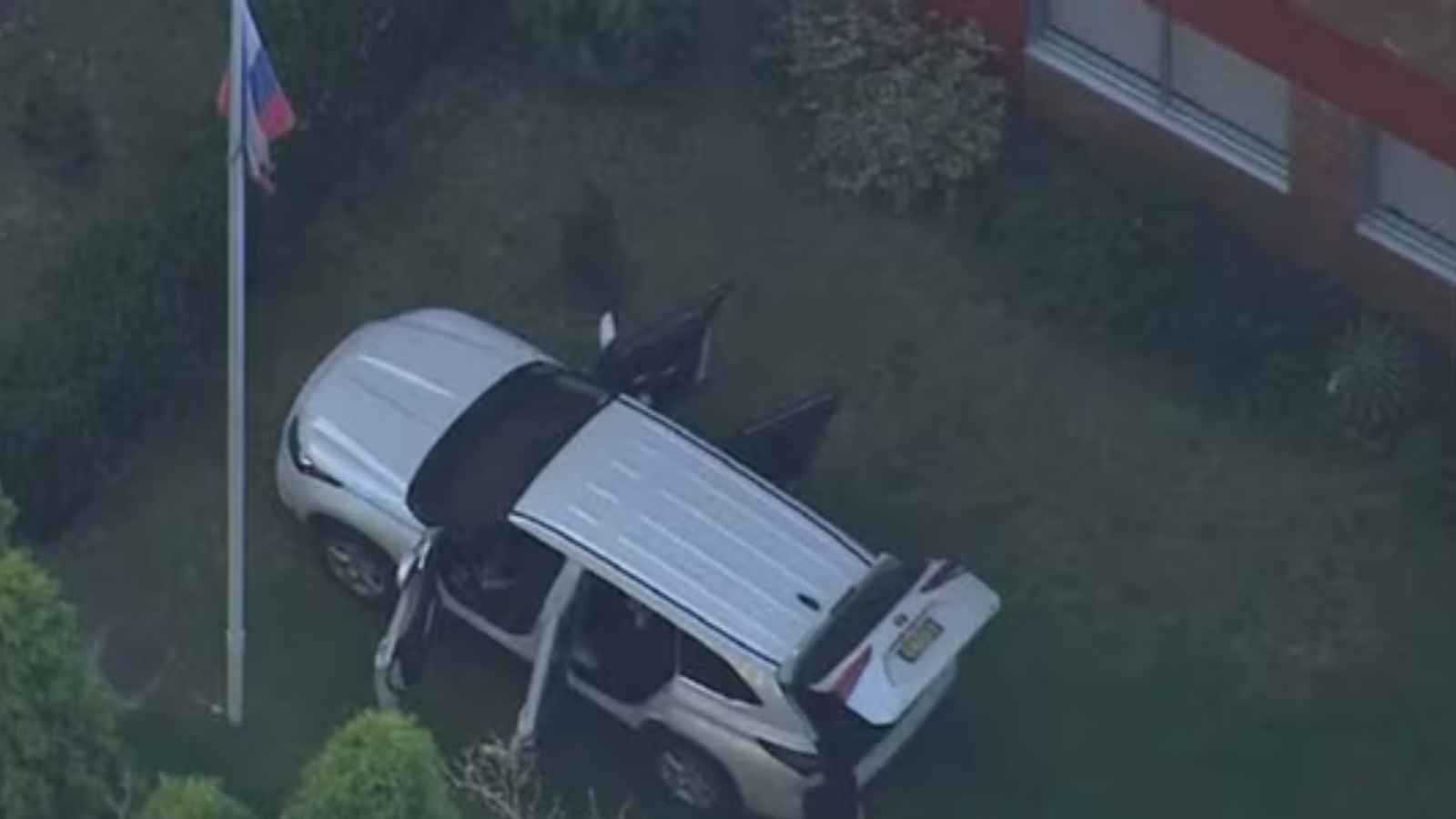 رجل يصدم بسيارته مبنى القنصلية الروسية في سيدني