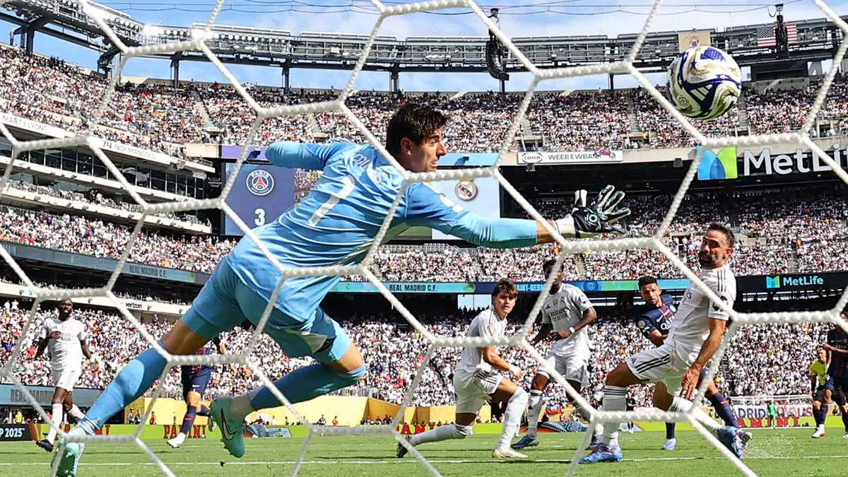 كورتوا عن سبب خسارة ريال مدريد: لم نلتزم بخطة ألونسو