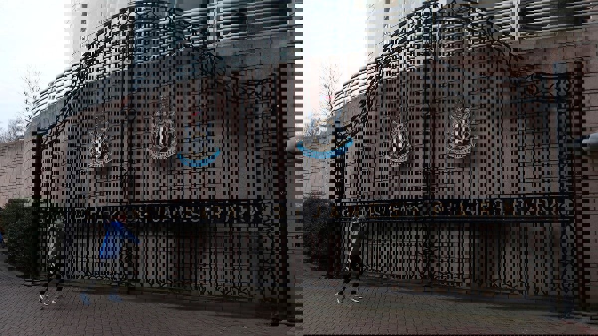 ذا صن: بوريس جونسون يدعم مطالب بفتح تحقيق في رفض استحواذ السعودية على نيوكاسل