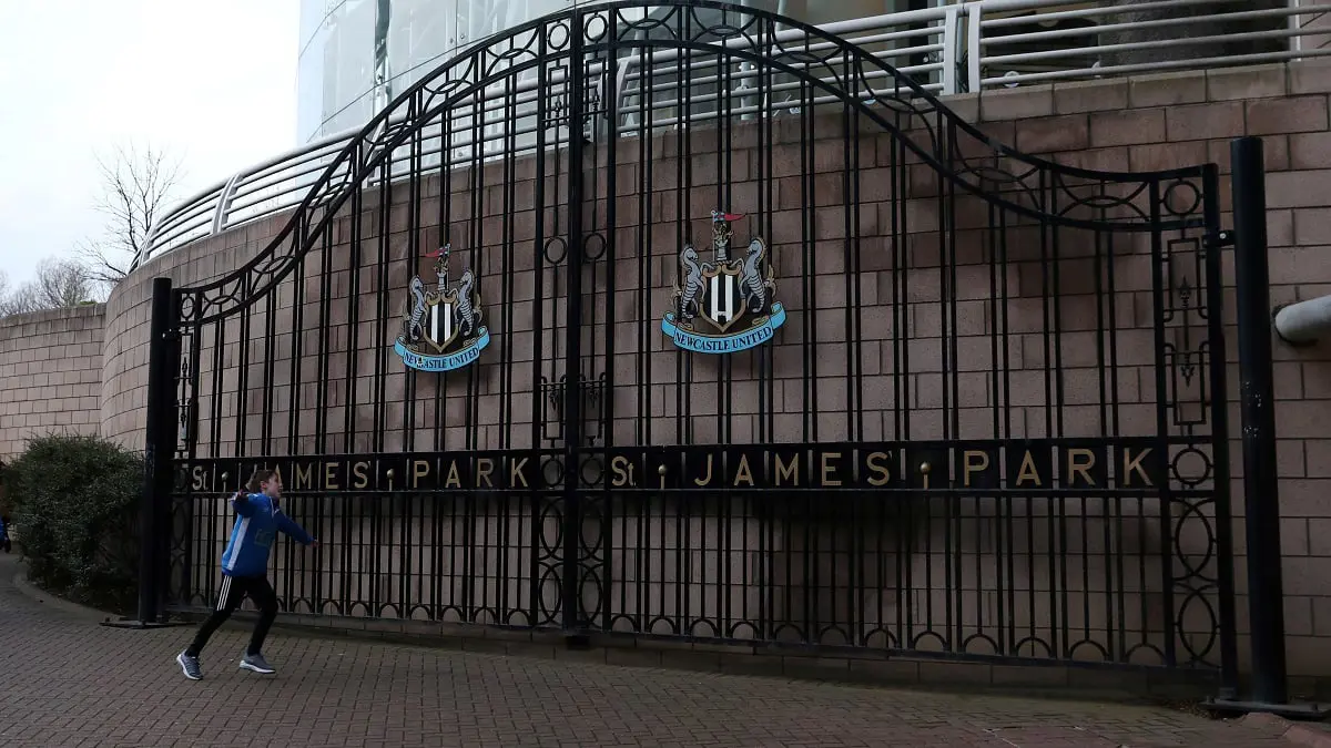 ذا صن: بوريس جونسون يدعم مطالب بفتح تحقيق في رفض استحواذ السعودية على نيوكاسل