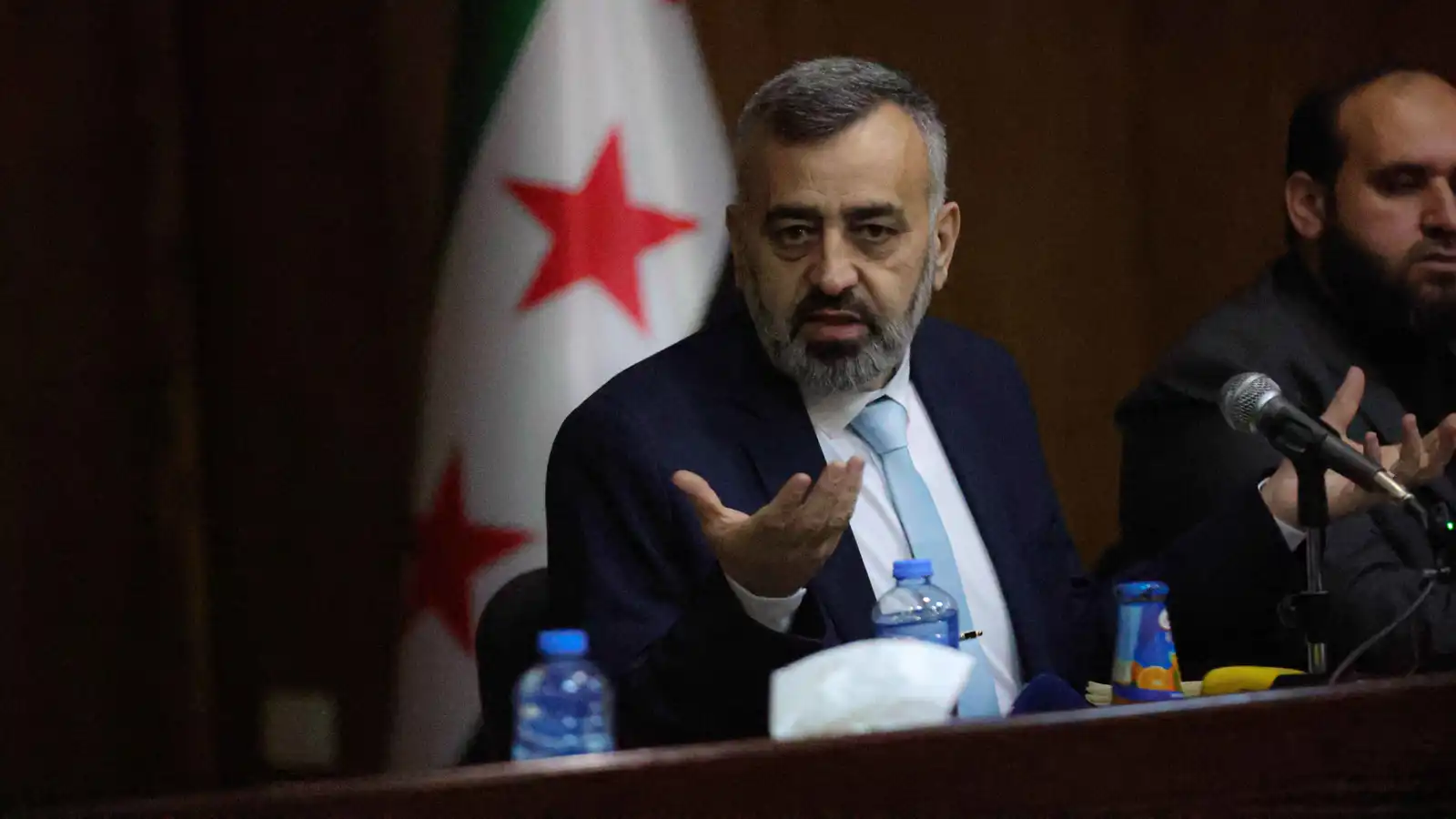 حسن الدغيم لـ"إرم نيوز": الهجري يسعى لإقامة دولة للدروز وقسد ترفض الاندماج