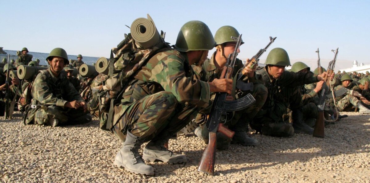 أفغانستان تعيد هيكلة الجيش لضخ دماء جديدة لمواجهة طالبان