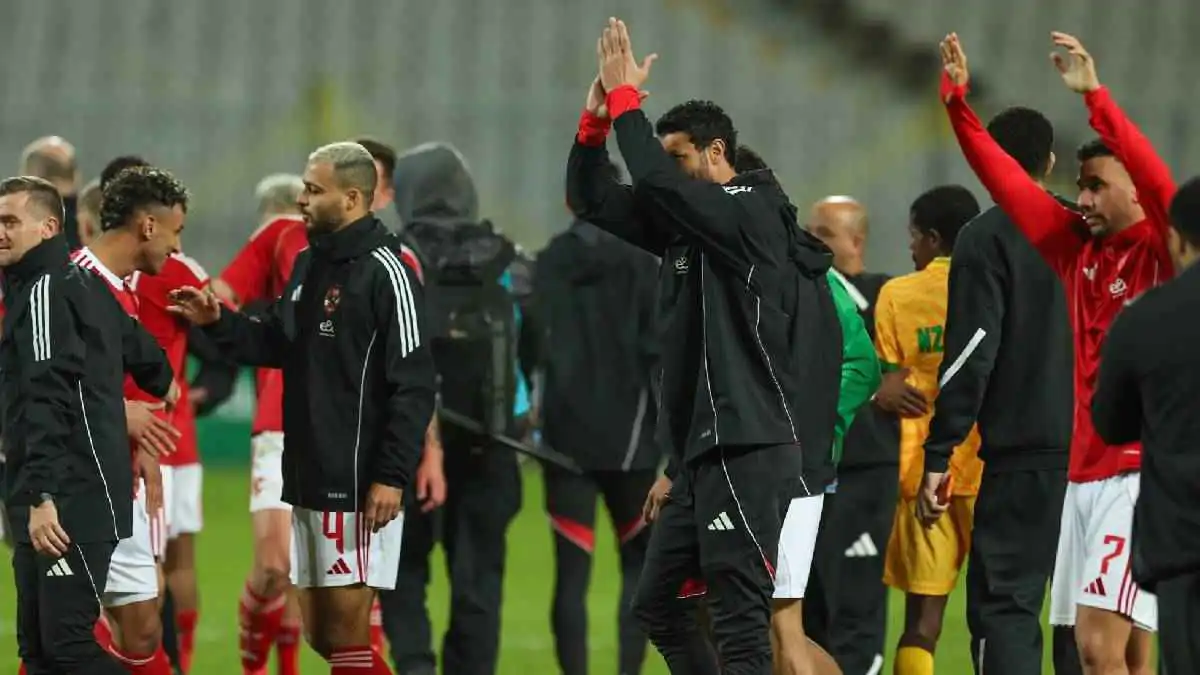 نجم الأهلي المصري يجمع متعلقاته ويستعد للرحيل