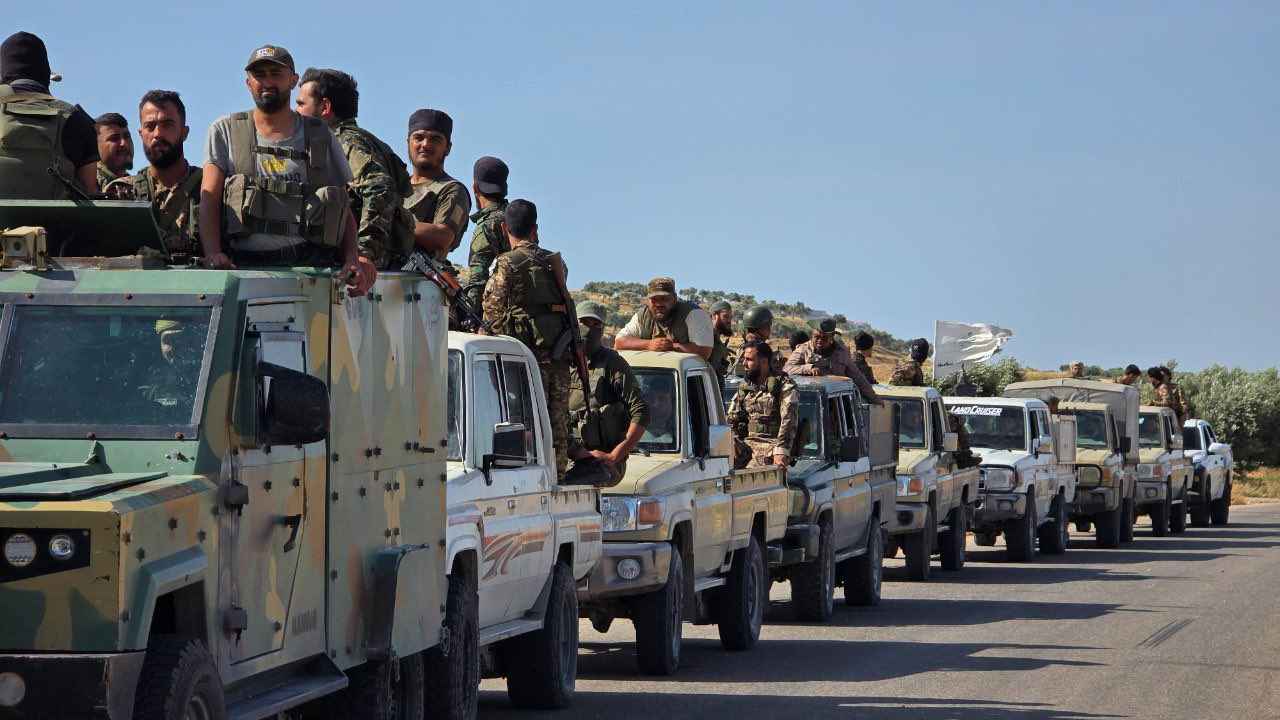 "بات الأهالي ليلتهم في البراري".. ريف جبلة يشهد استعادة لـ"مجازر الساحل"